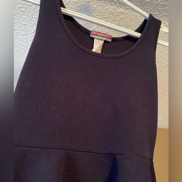 Discreet peplum top - S - Picture 4 of 5